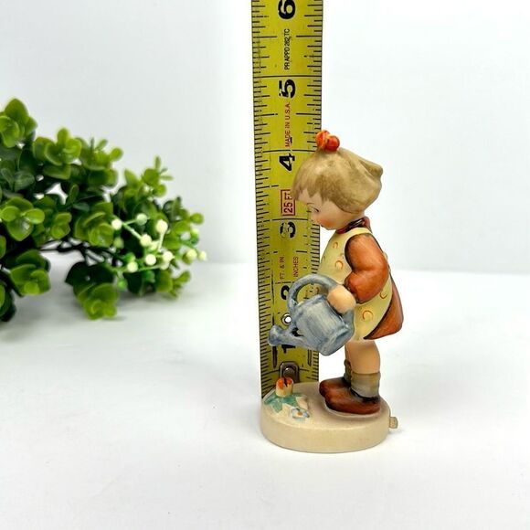 Goebel Hummel “Little Gardener"
Girl with Watering Can Figurine Vtg W. Germany - Picture 9 of 9